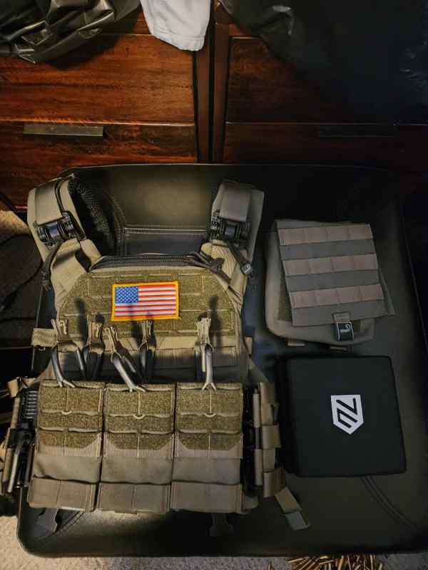 NEW AGILITE RANGER GREEN PLATE CARRIER AND PLATES 