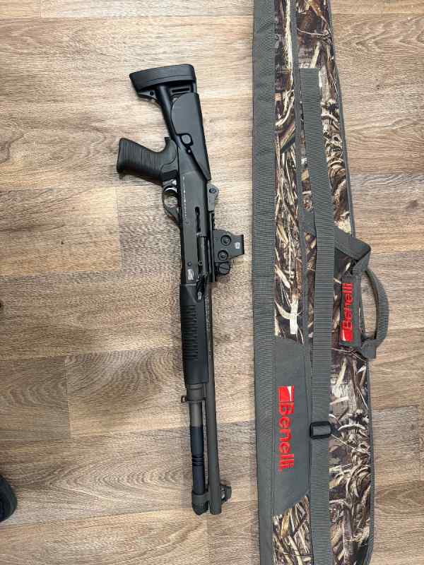 Benelli M4 tactical 