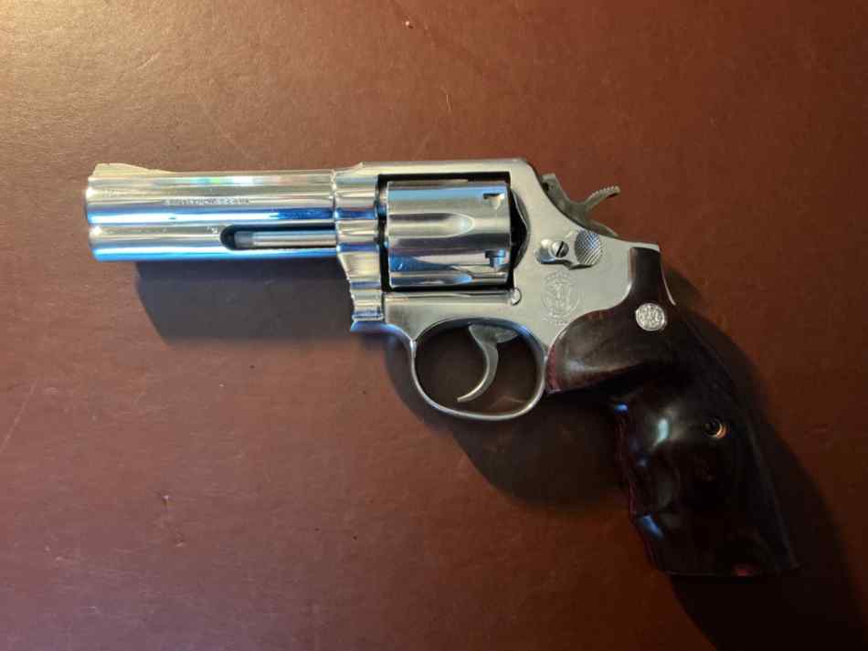 SMITH &amp; WESSON MODEL 581 COMBAT .357 MAGNUM