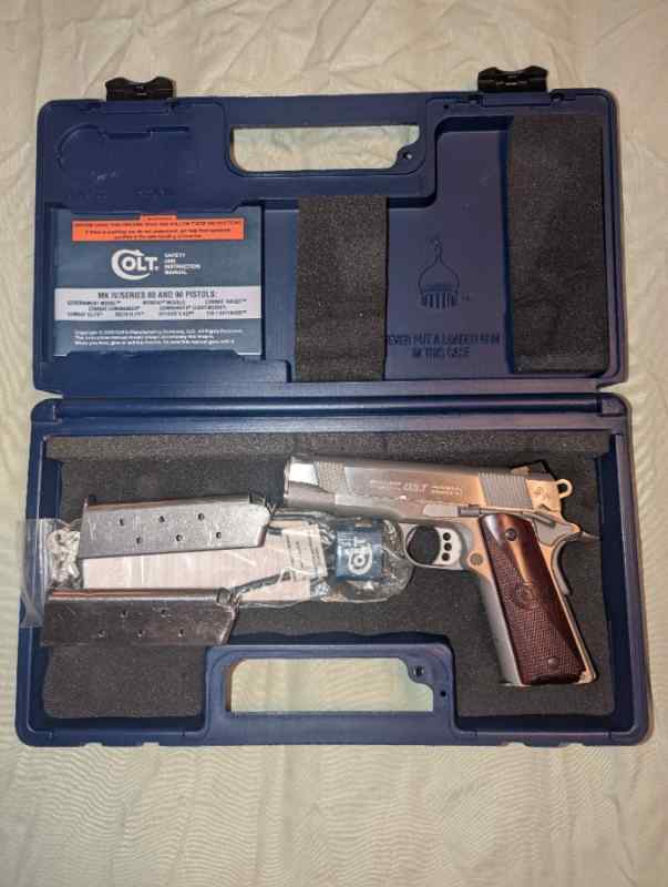  Colt 45 1911 Combat Commander Model 45acp MFG2009