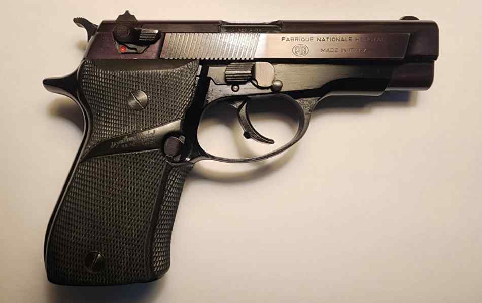  Vintage Browning BDA 380 made by Beretta