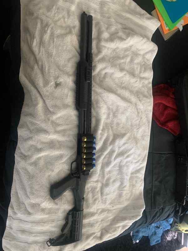 Mossberg 500 8+1 round shotgun