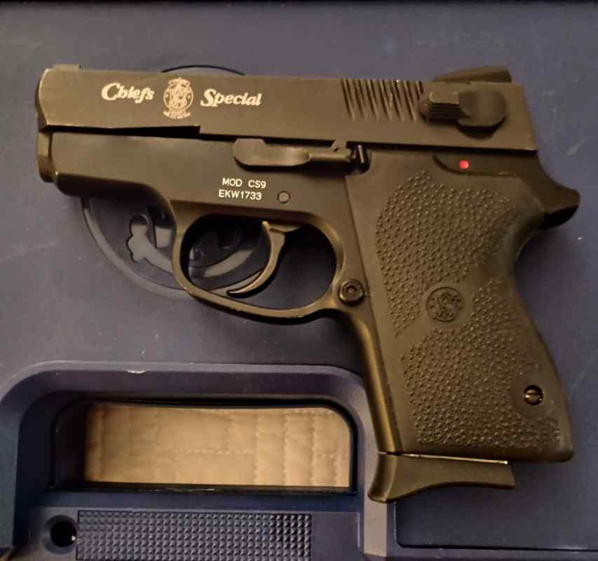 S&amp;W CS9  (Chiefs Special)