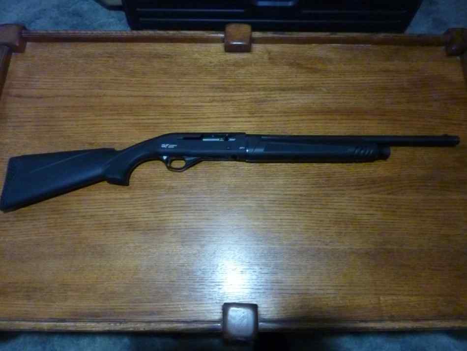 12 Guage Semi-Auto Shotgun 20&quot; with 3 Choke Tubes