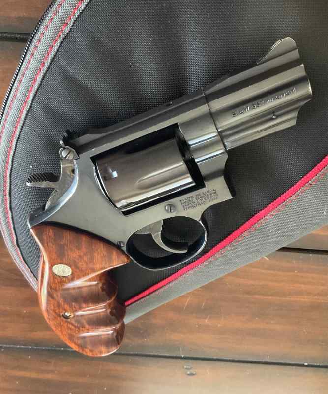 S &amp; W  357 magnum 