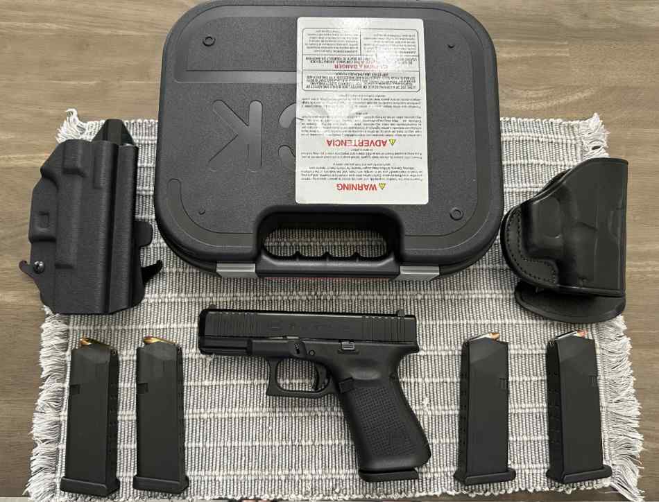 G19 Gen5 with extras 1.jpg