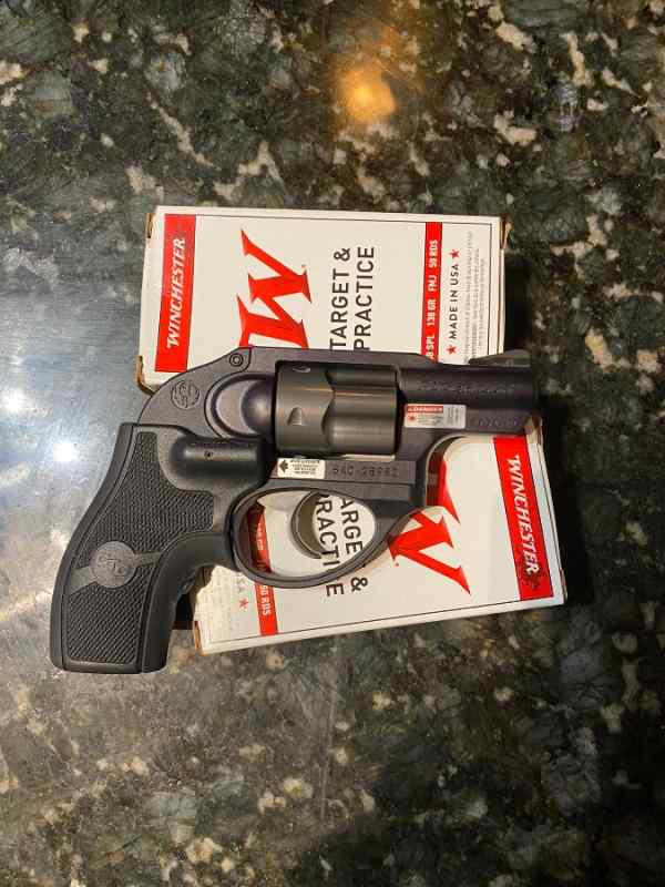 Ruger LCR 38 w Crimson Trace laser 