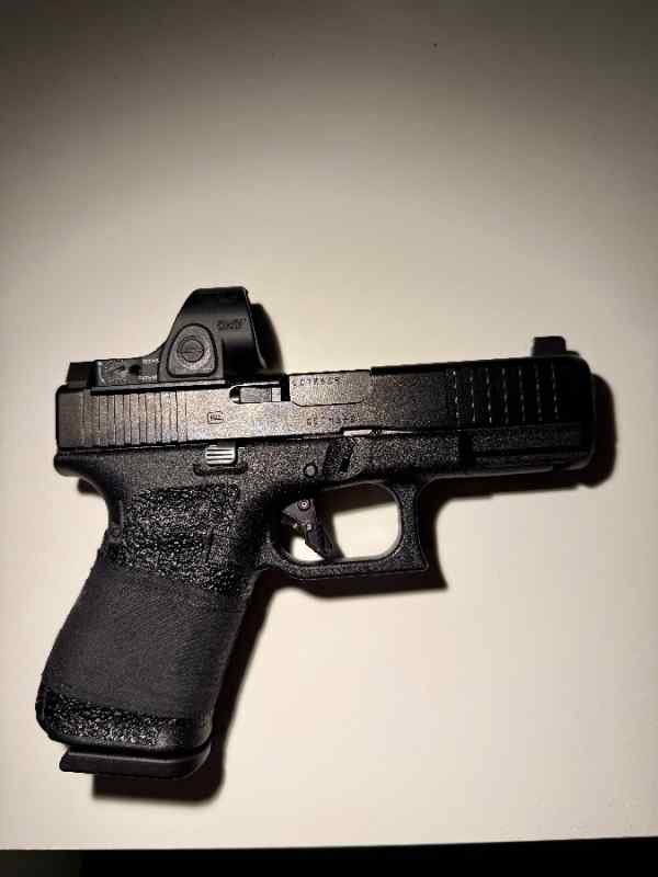 Glock 19 MOS with Trijicon SRO. Like new