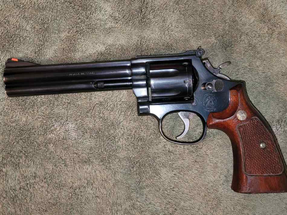 Smith &amp;Wesson 586 