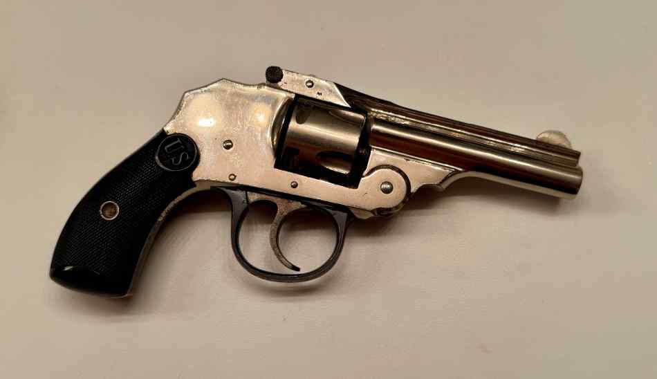 Top-break Hammerless 32 S&amp;W Revolver