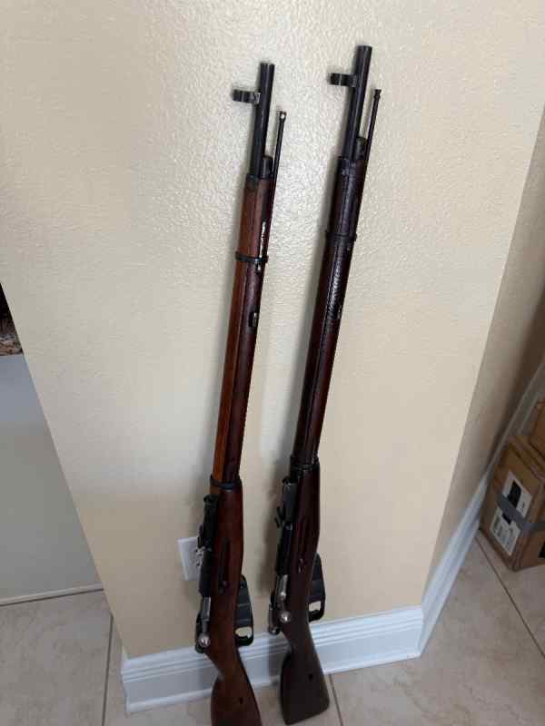 M91/30 Mosin Nagants with bayonets