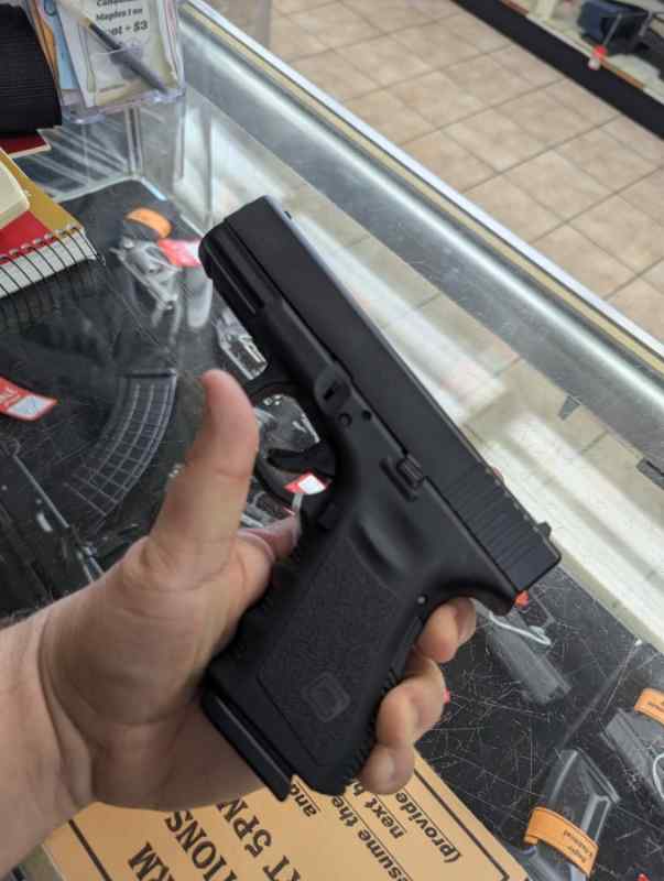 Glock 19 9mm Gen 3, One Mag