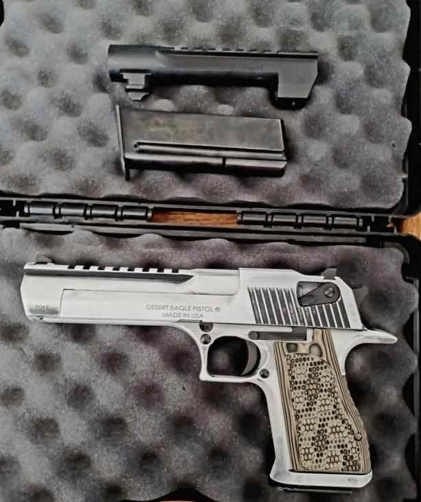 Magnum Research Desert Eagle 50AE &amp; 44MAG Combo