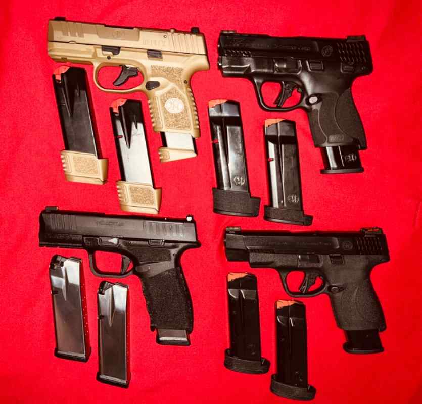 4 PISTOLS