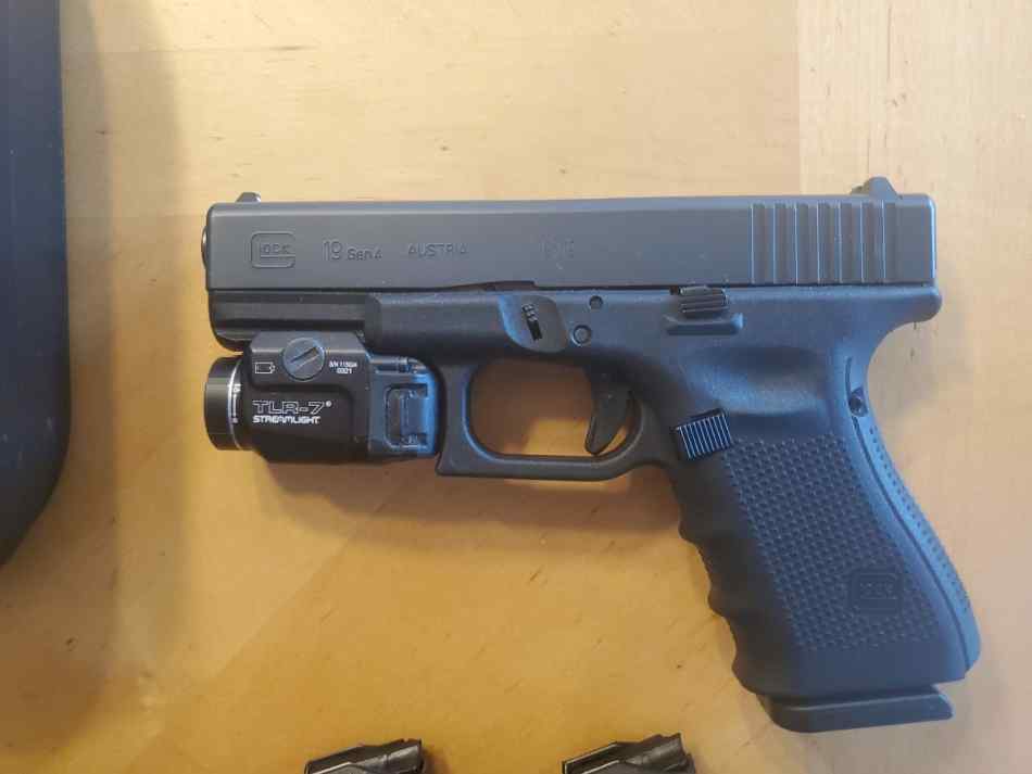 G19 Gen 4 9mm w/TLR light and holster