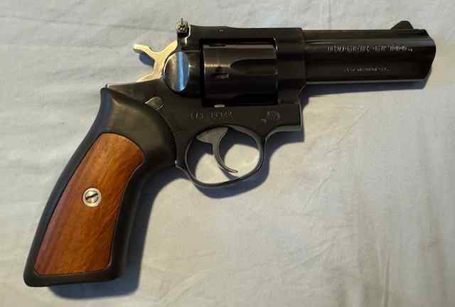 Ruger GP100 - 357 Magnum - 4.2 inch - Blued finish - 6 Round Capacity - Rubber grip with wood