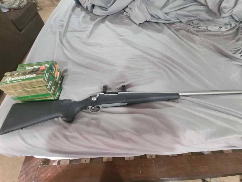 Remington model seven 300 saum w/7 boxes ammo /rin