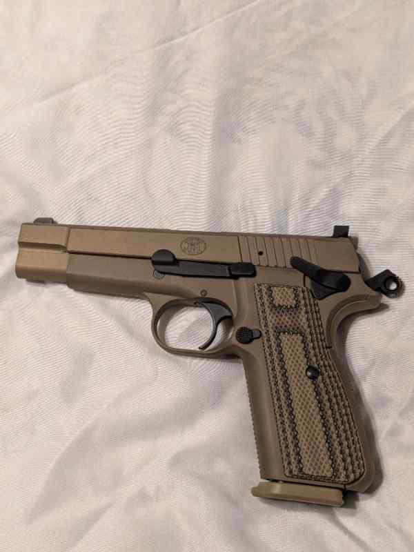 1 Gun.jpg