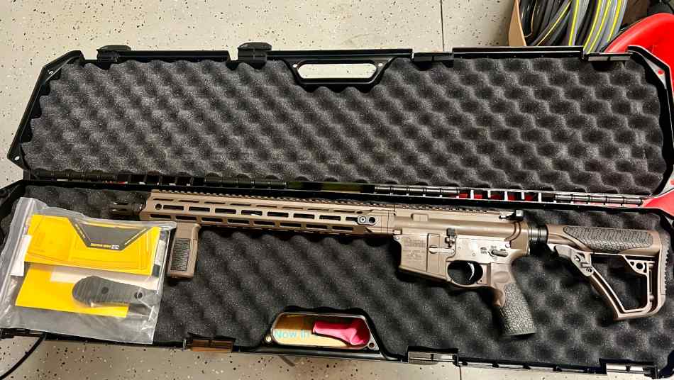 Daniel Defense DDm4V7 Brown