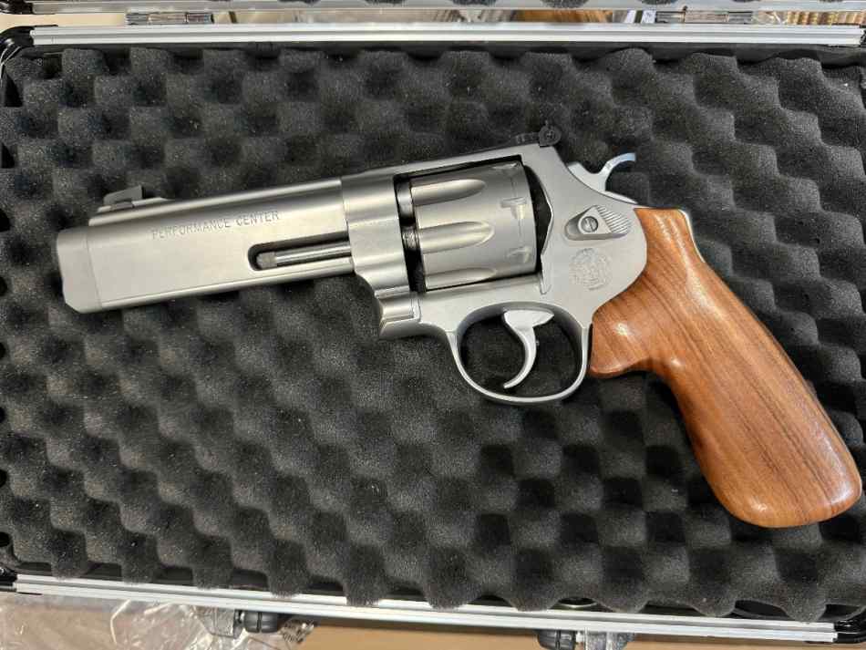 Smith &amp; Wesson Revolver 357 “Performance Center