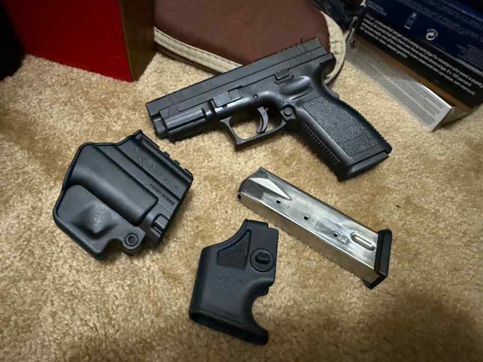 Springfield XD w/ extras