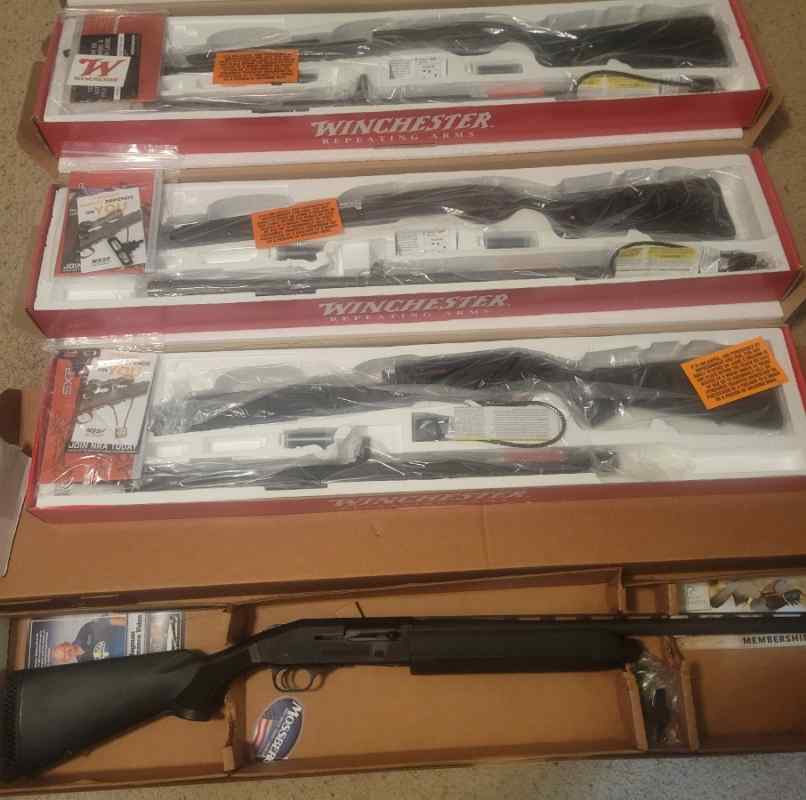 3 Winchester &amp; 1 Mossberg 12 gauge shotguns 