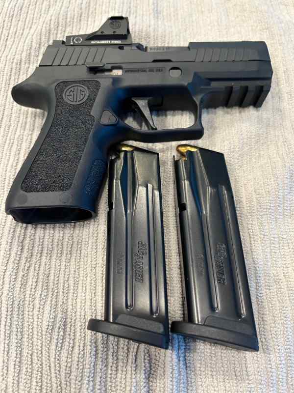 Sig Sauer 320 Compact w/ Red Dot