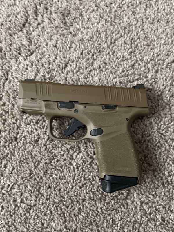 BNIB SPRINGFIELD HELLCAT 