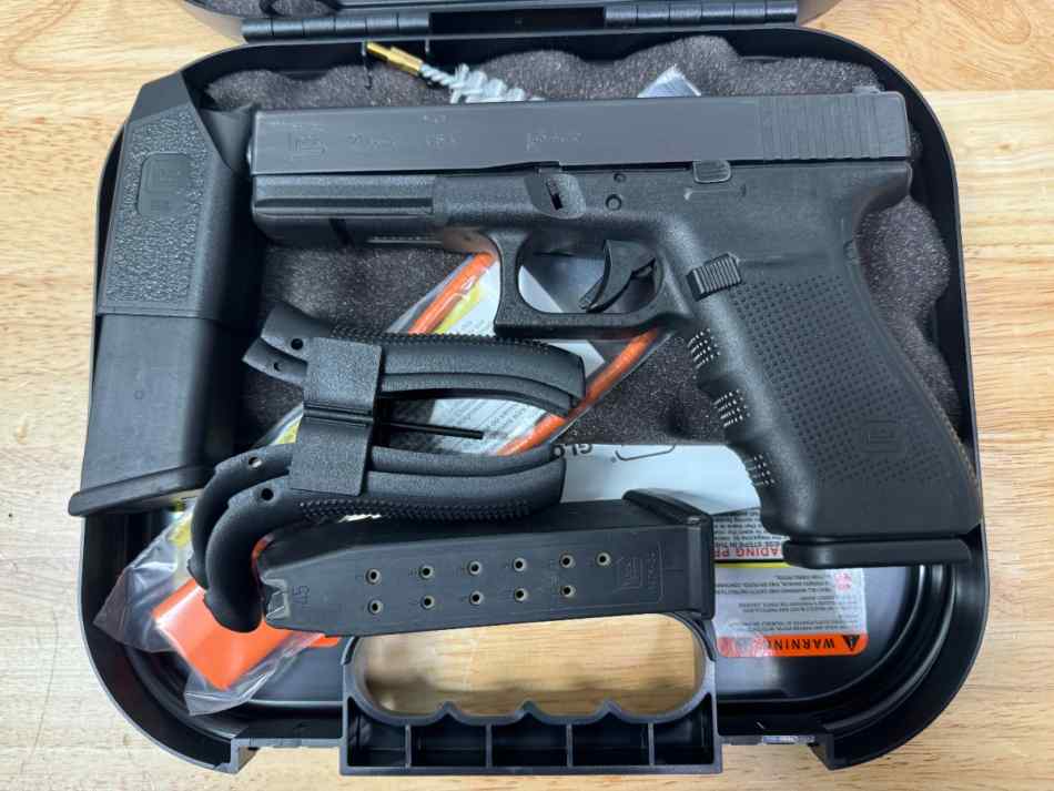 Glock 21 .45acp w/ 3 Mags, Box, Night Sights