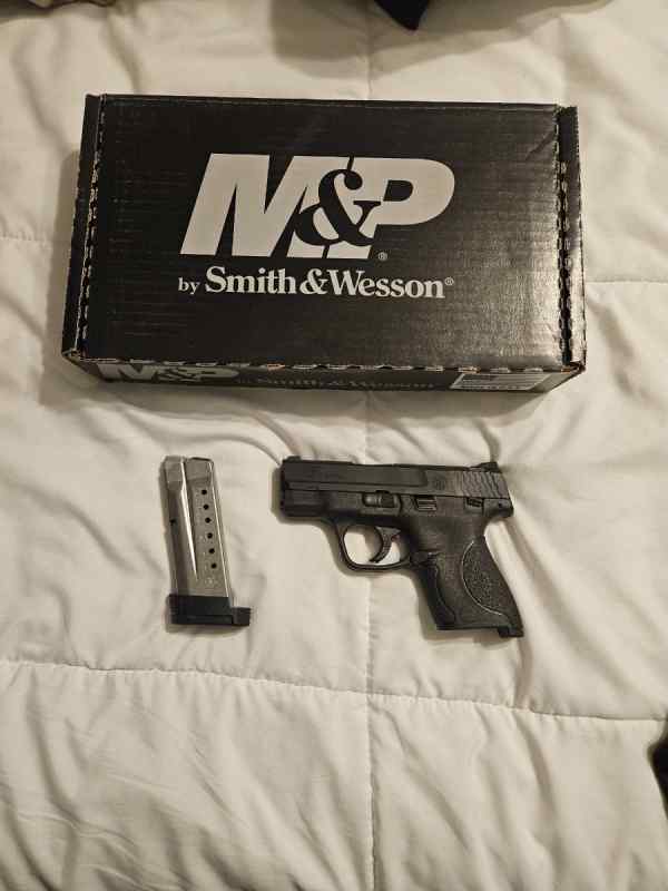 S&amp;W Shield 9 mm with box