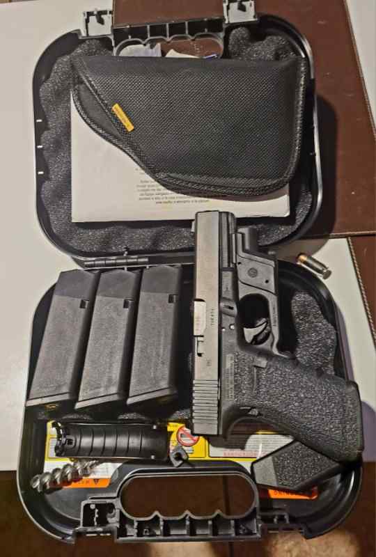 Glock 21 Gen 4 w/ Crimson Trace light and 3 mags.