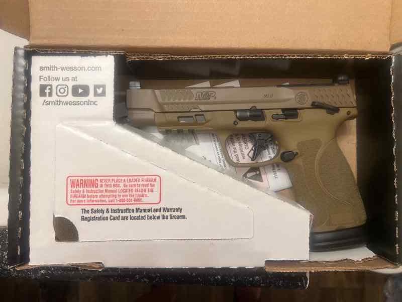 Smith &amp; Wesson M&amp;P 2.0  9mm FDE 5 inch