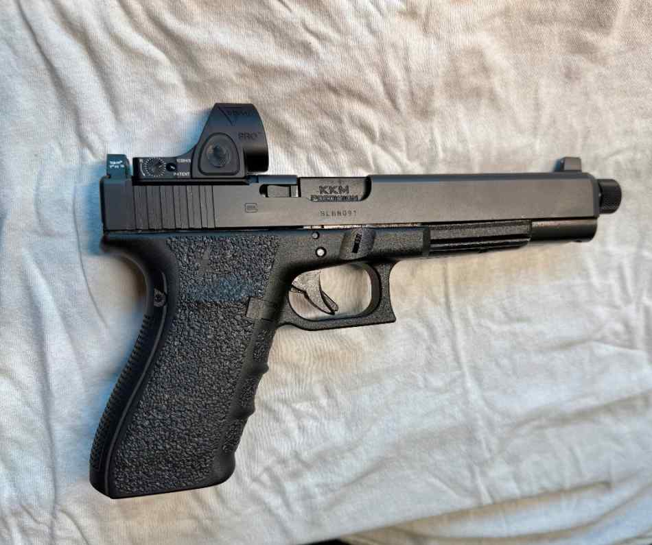 Glock 40 10mm w/ SRO &amp; threaded barrel 