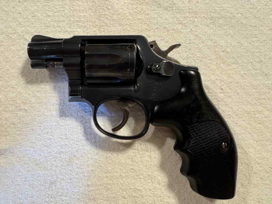 S&amp;W Model 10  snub nose revolver 38 spl