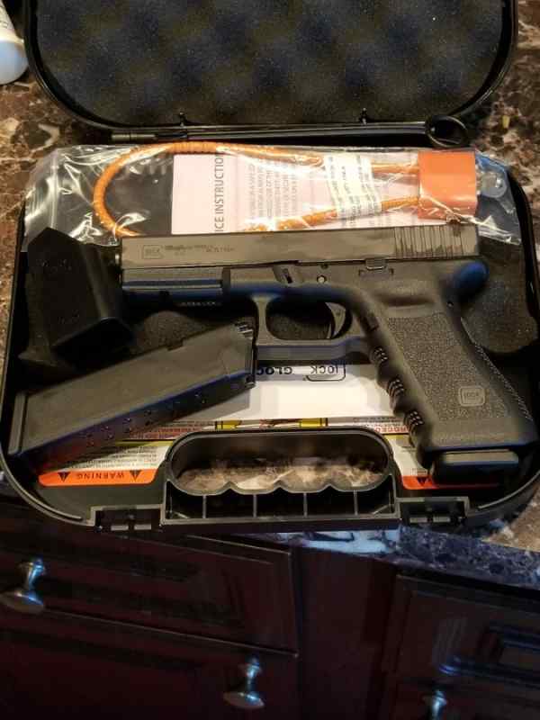 Glock 22 Gen 3 40S&amp;W NIB + 100 rounds ammo $425