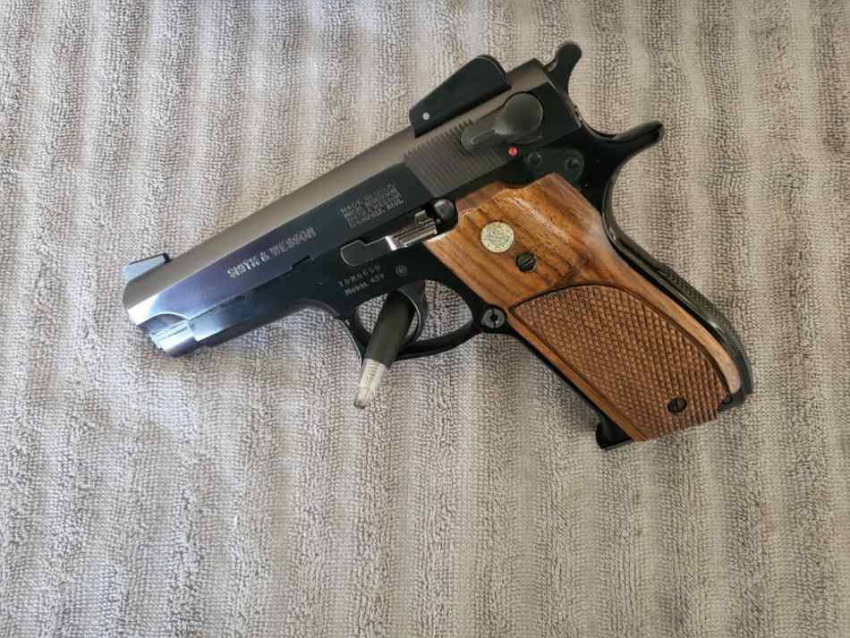 Smith &amp; Wesson Model 439 - 9mm - NICE !!