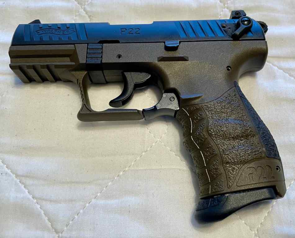 Walther P22Q Semi-Auto 22LR Pistol - 2 magazines