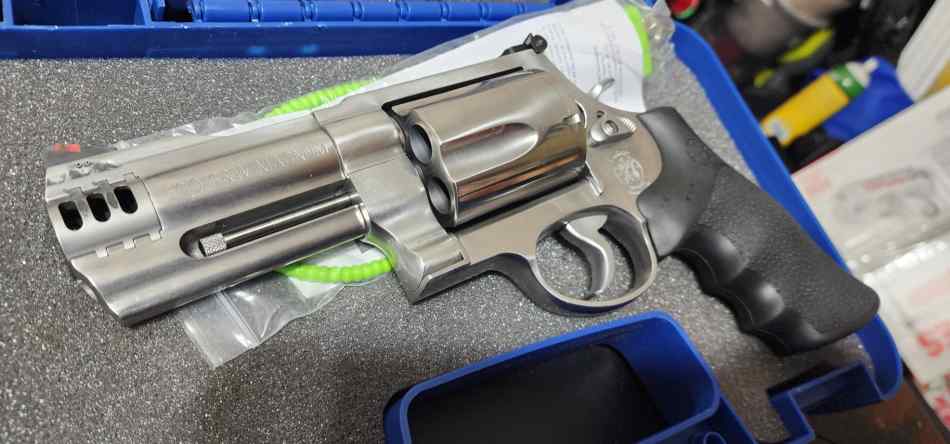 S&amp;W 500 Magnum The Hand Cannon 