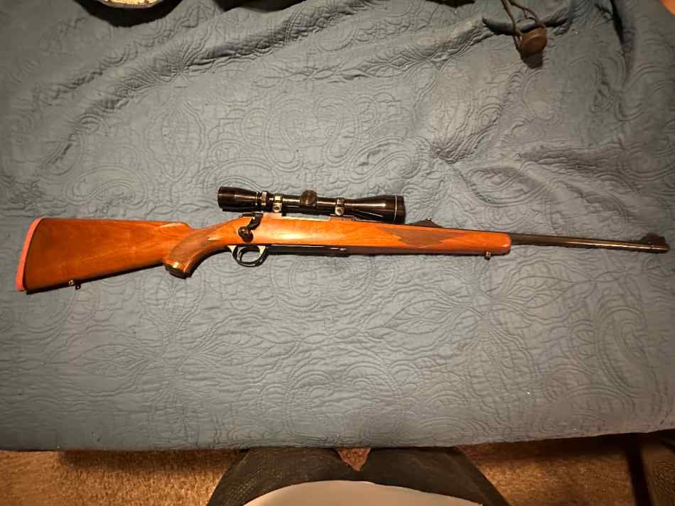 Ruger M77 30-06 w\ Leupold Scope