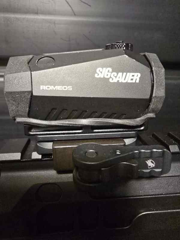 Romeo 5 Red Dot with QD Mount