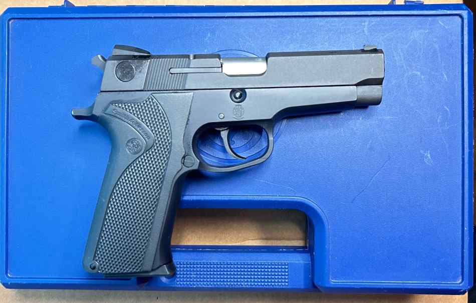 S&amp;W 910 9mm Semi-Auto Pistol - Case &amp; 3 Mags