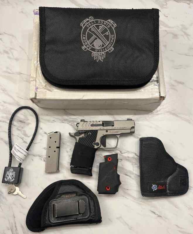 Springfield 911 .380 with Accessories