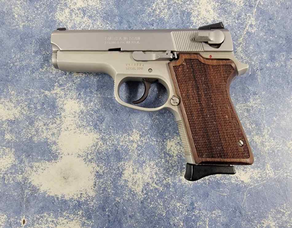 Smith &amp; Wesson 3913