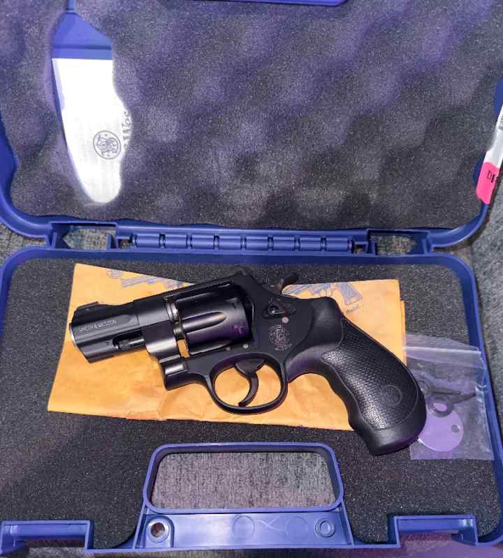 Smith and Wesson  327 Night Guard 