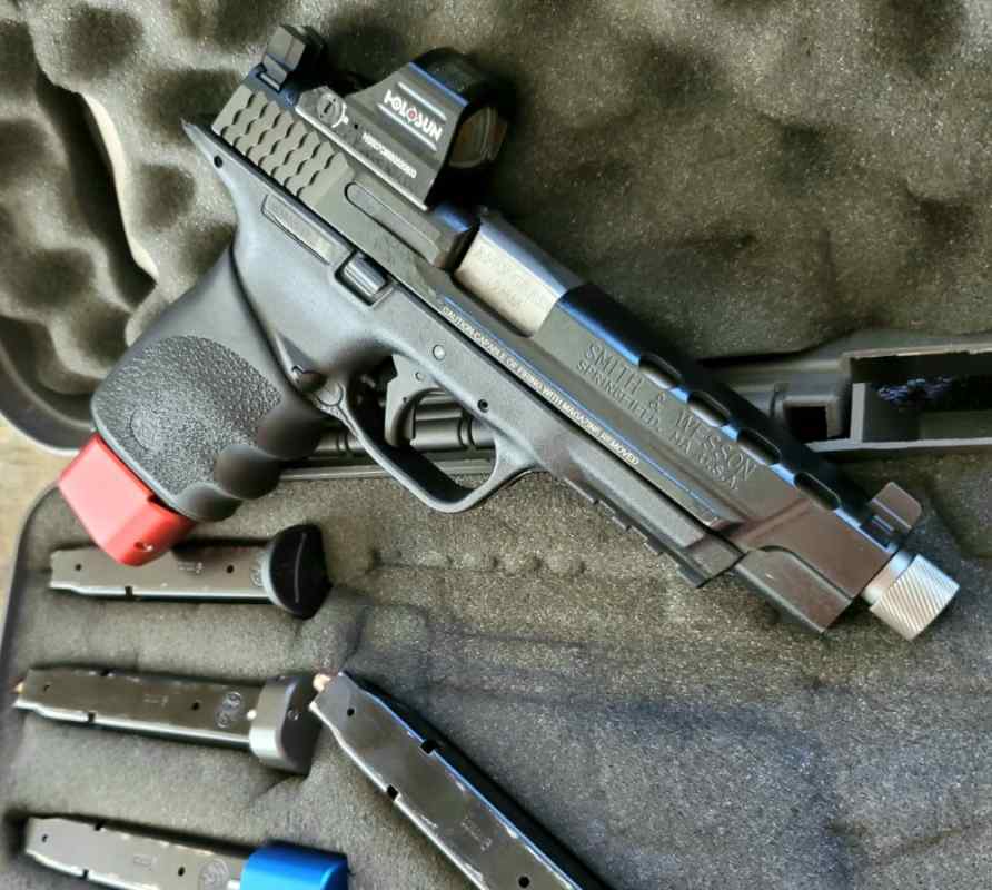 Performance Center 9L Smith &amp; Wesson