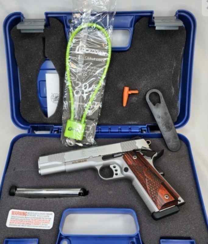 NEW SMITH &amp; WESSON 1911 E SERIES .45ACP 5&quot; BARREL 