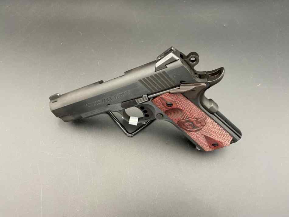 Colt 1911 Combat Commande.jpg