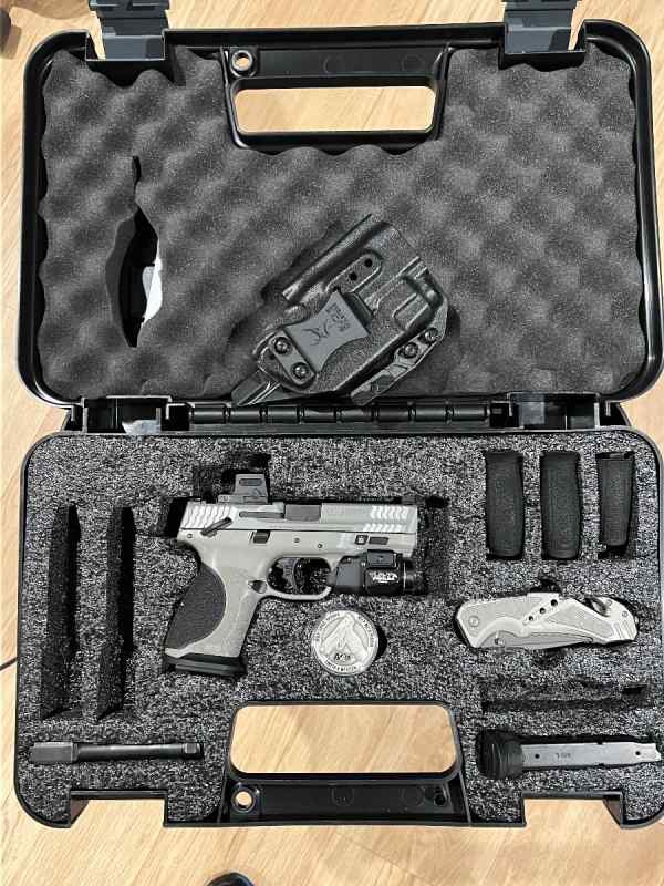 SMITH AND WESSON M&amp;P