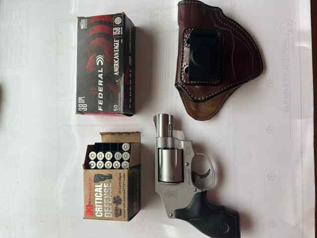 S&amp;W 642 .38 Special Airweight - Total Package