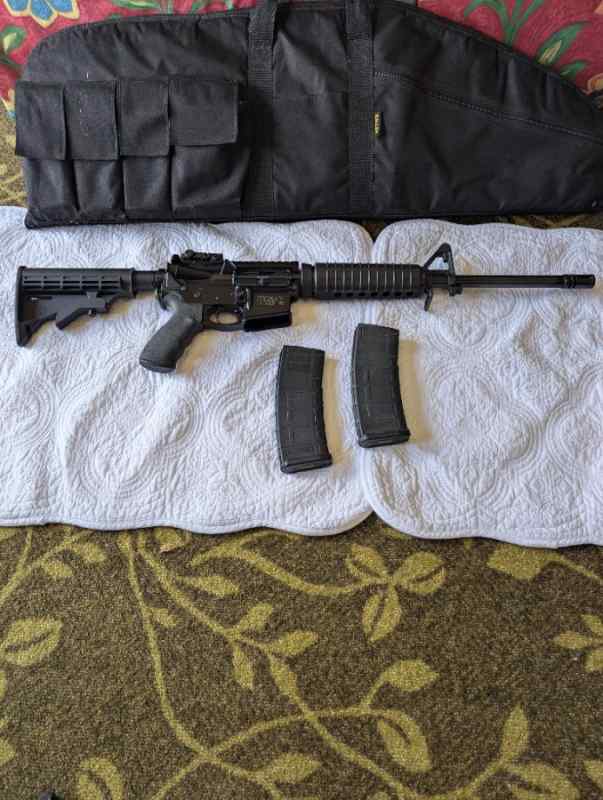 Smith &amp; Wesson AR 15